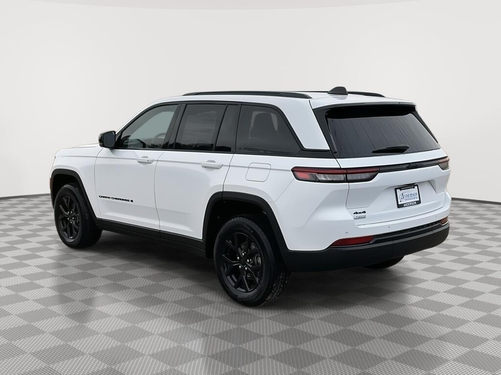 Used 2025 Jeep Grand Cherokee Laredo SUV
