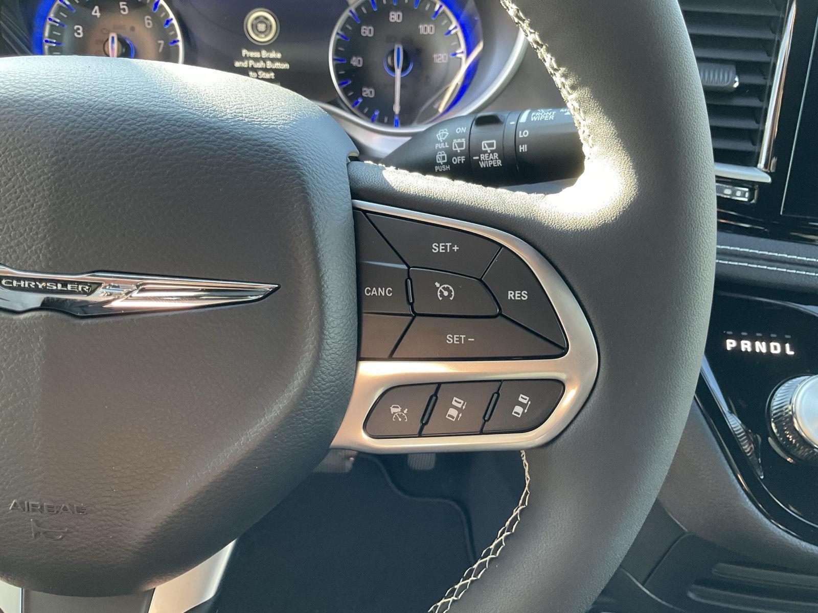 2026 Chrysler Pacifica Select - Photo 9