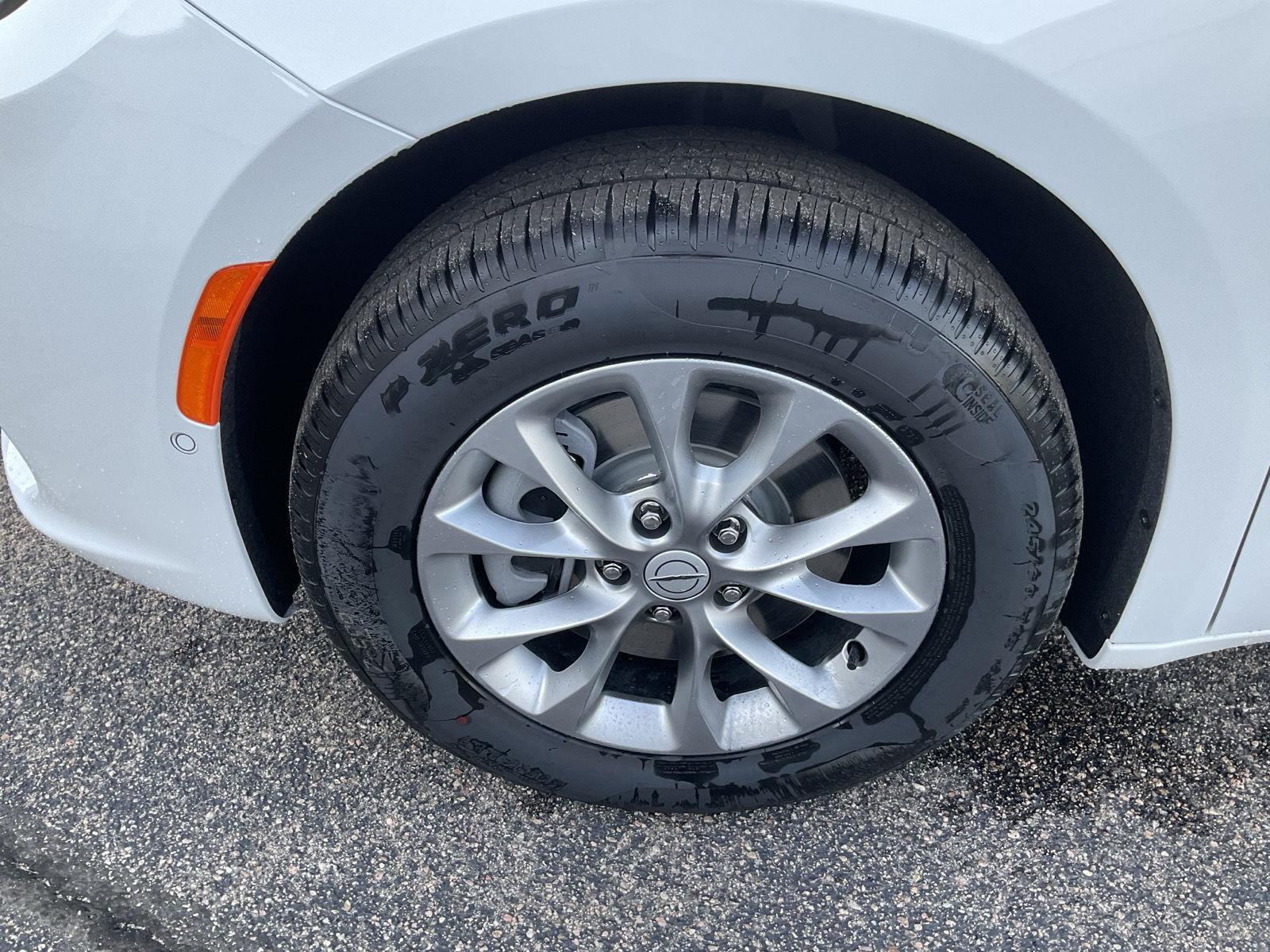 2026 Chrysler Pacifica Select - Photo 18