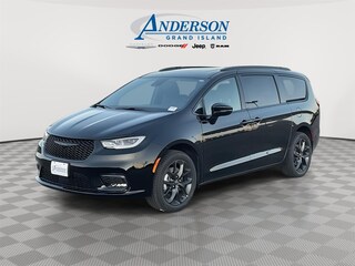 2026 Chrysler Pacifica LIMITED AWD Passenger Van