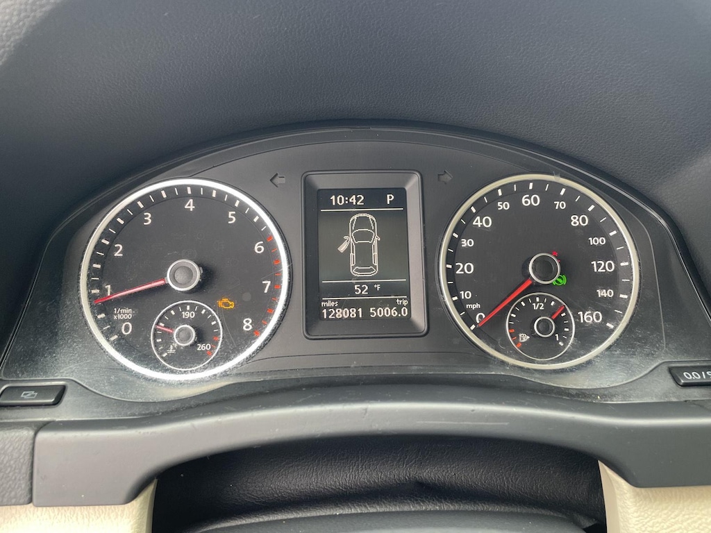 2011 Volkswagen Tiguan SEL photo 4