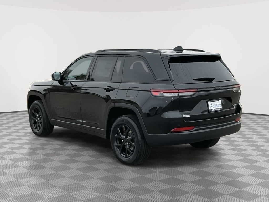 Used 2025 Jeep Grand Cherokee Laredo SUV