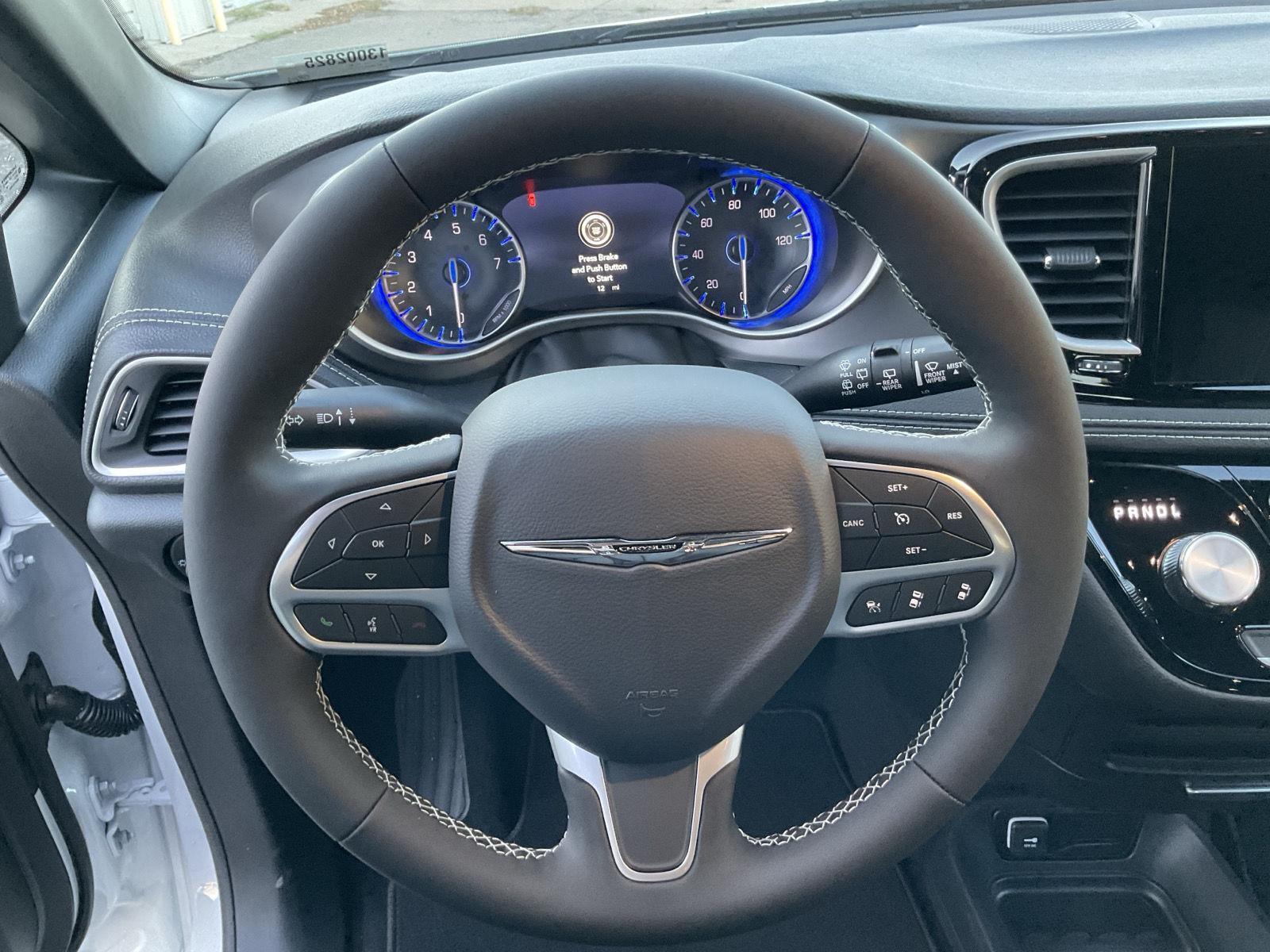 2026 Chrysler Pacifica Select - Photo 9