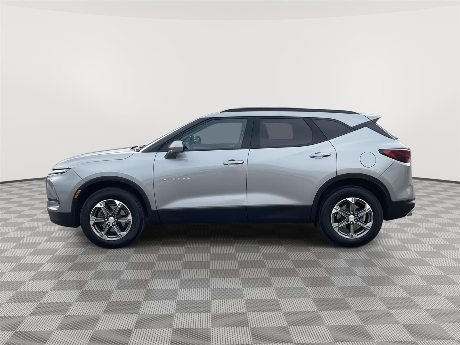 2023 Chevrolet Blazer 2LT photo 2