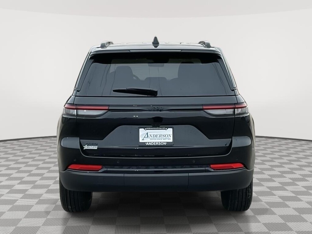 Used 2025 Jeep Grand Cherokee Laredo SUV