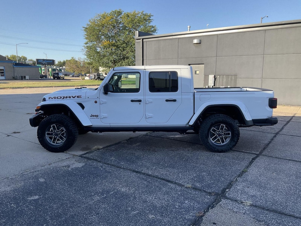 New 2025 Jeep Gladiator Mojave Pickup