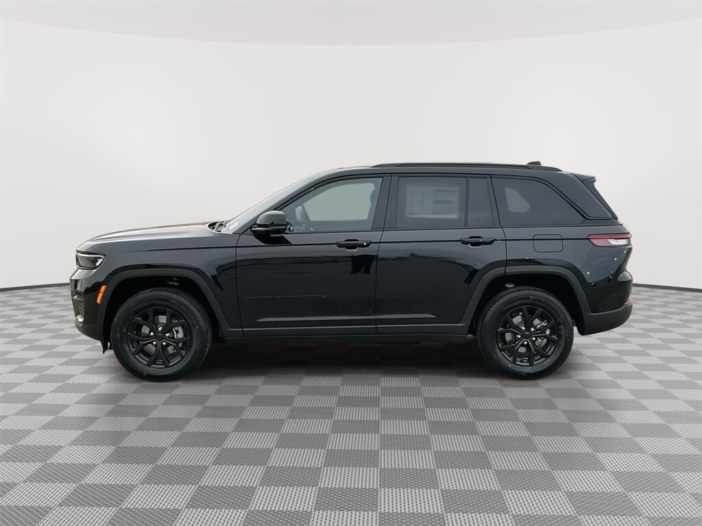 Used 2025 Jeep Grand Cherokee Laredo SUV