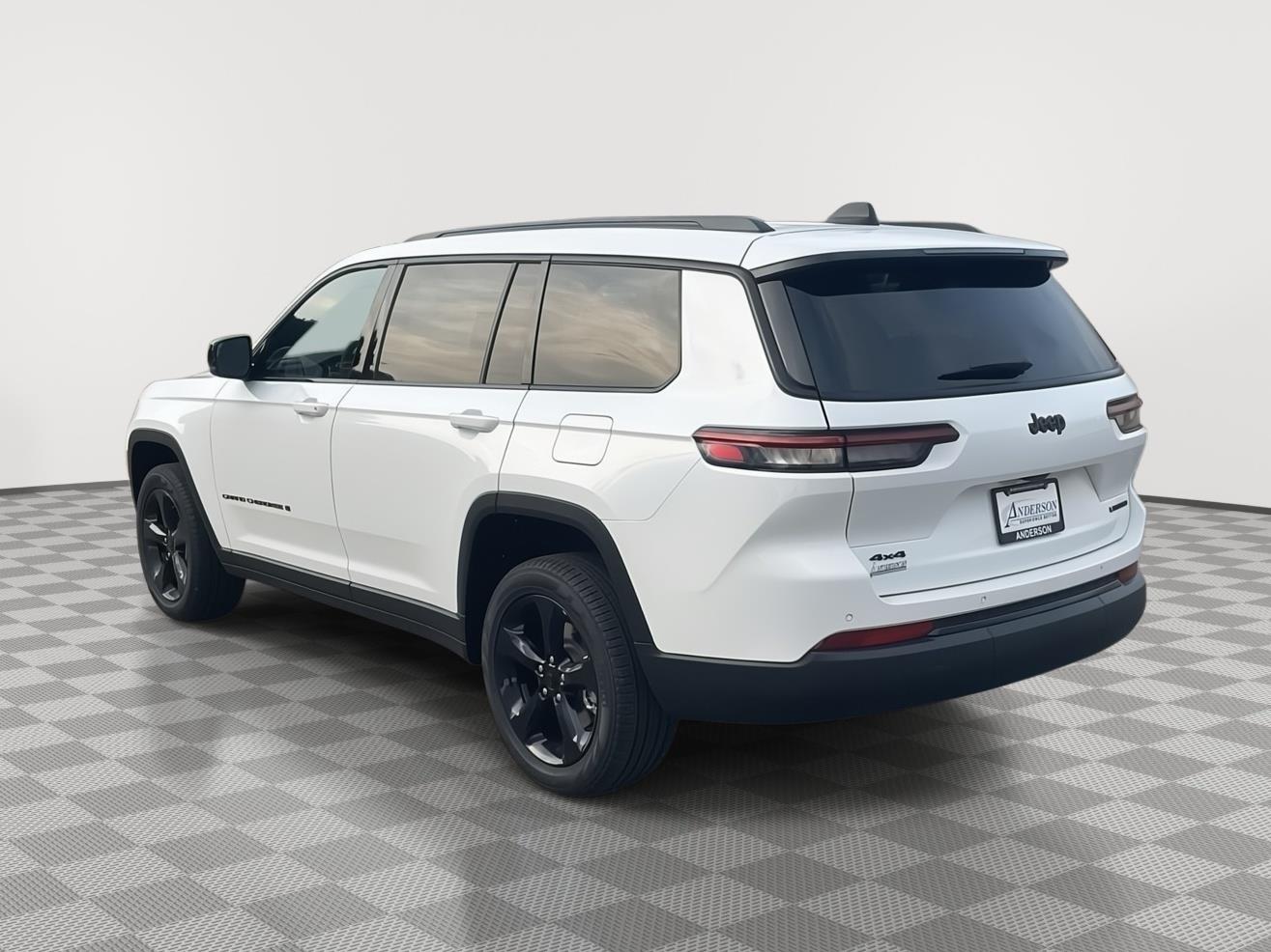 2025 Jeep Grand Cherokee Limited photo 3