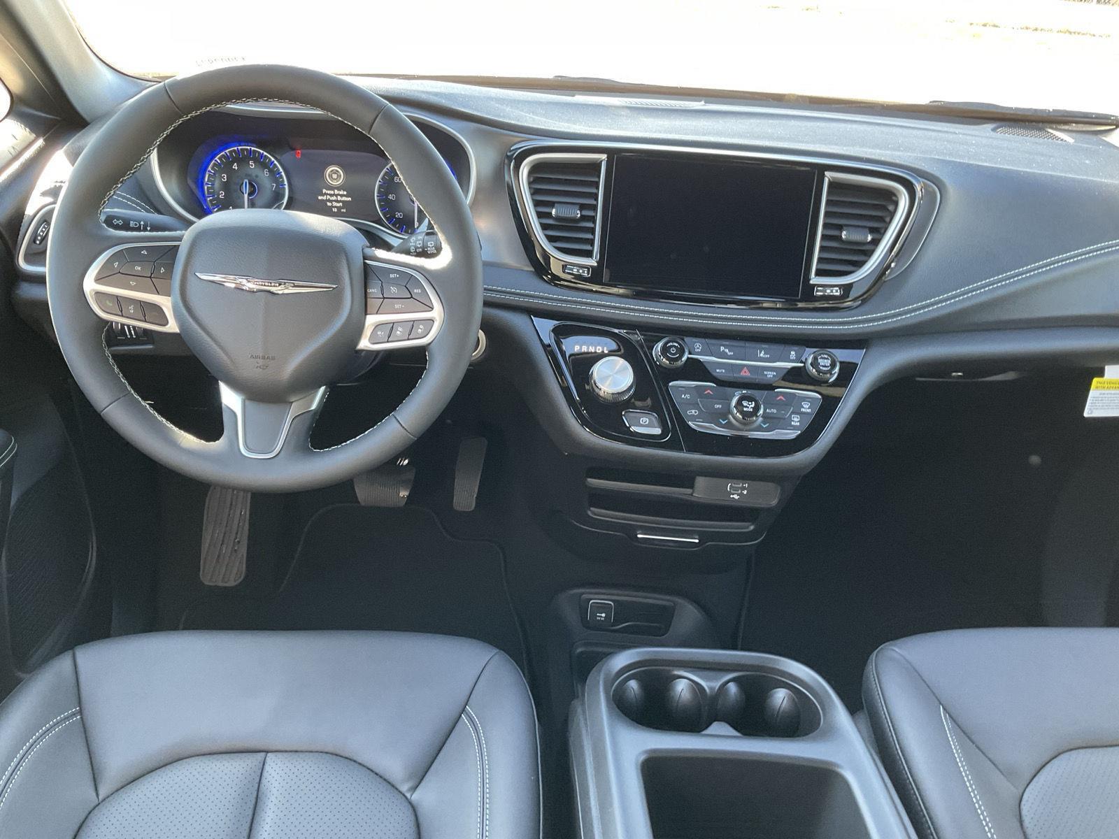 2026 Chrysler Pacifica Select - Photo 17