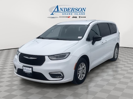 2024 Chrysler Pacifica Touring L Van Passenger Van