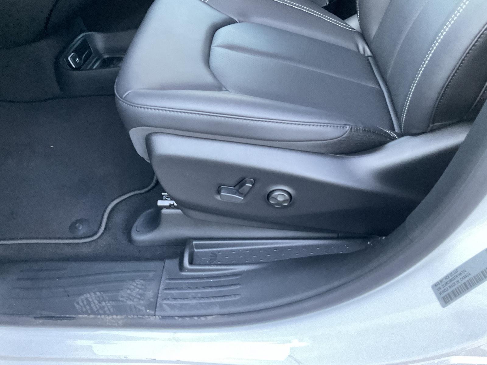 2026 Chrysler Pacifica Select - Photo 21