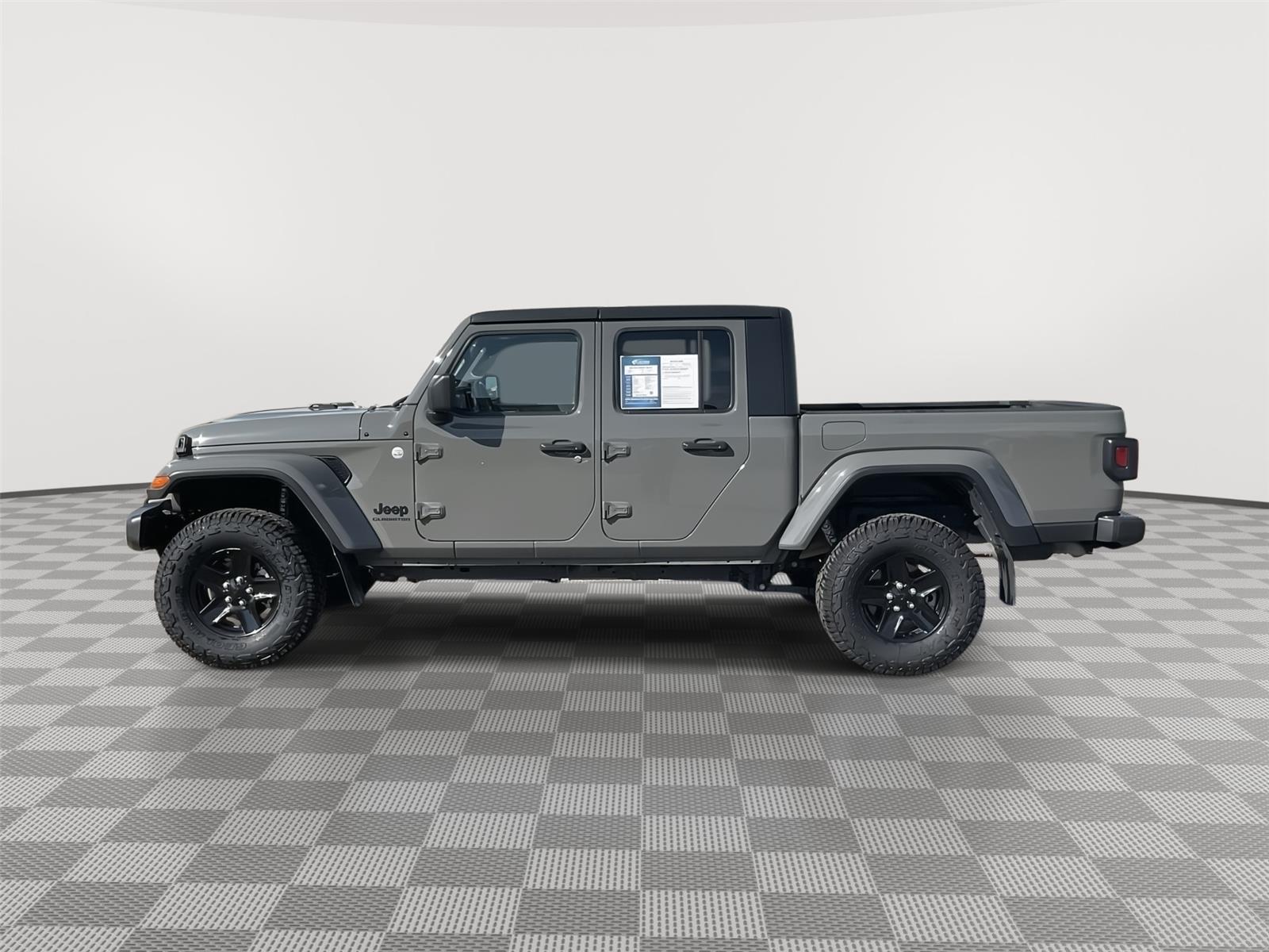 2021 Jeep Gladiator Sport S photo 2