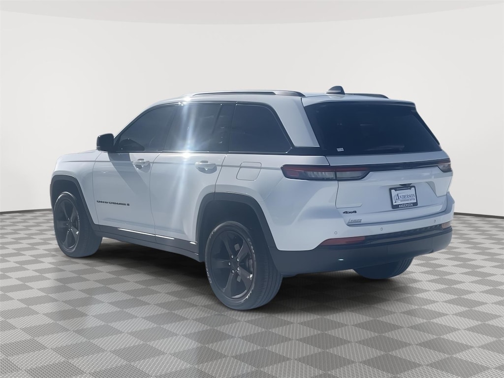 Used 2023 Jeep Grand Cherokee Laredo SUV