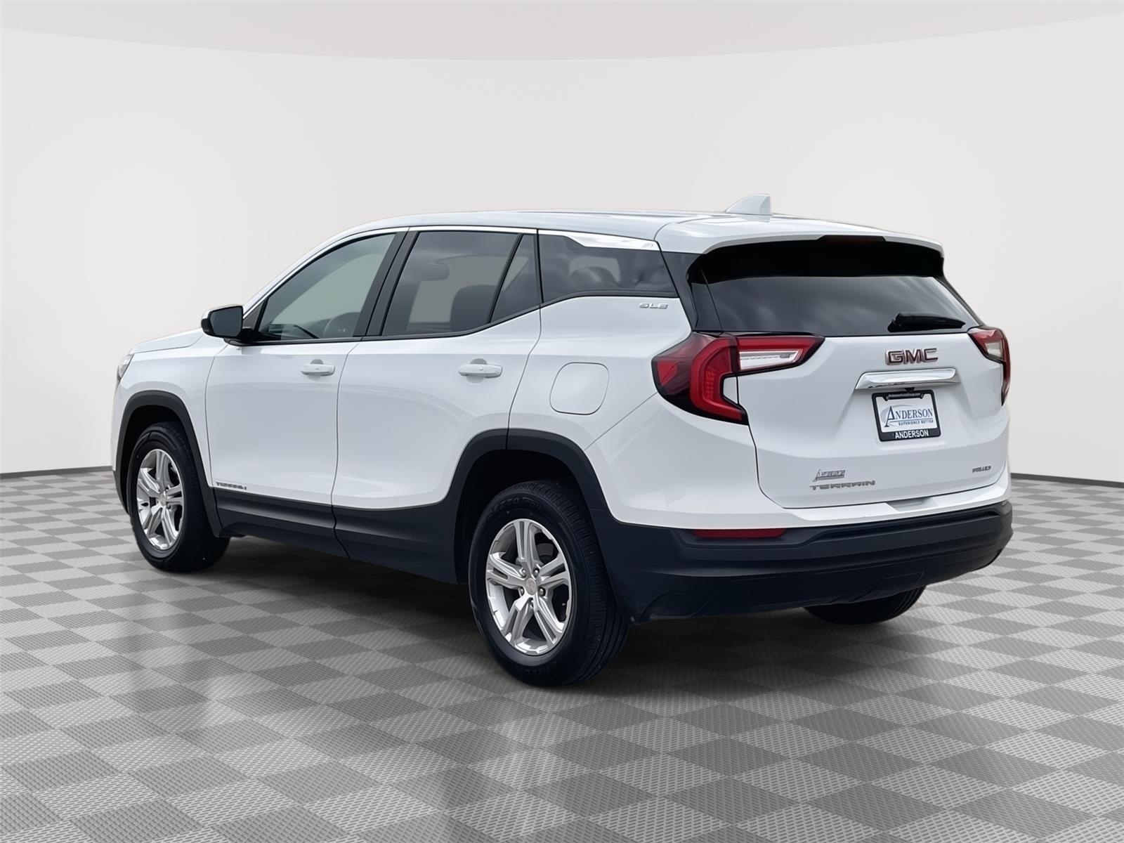 2024 Gmc Terrain SLE photo 3