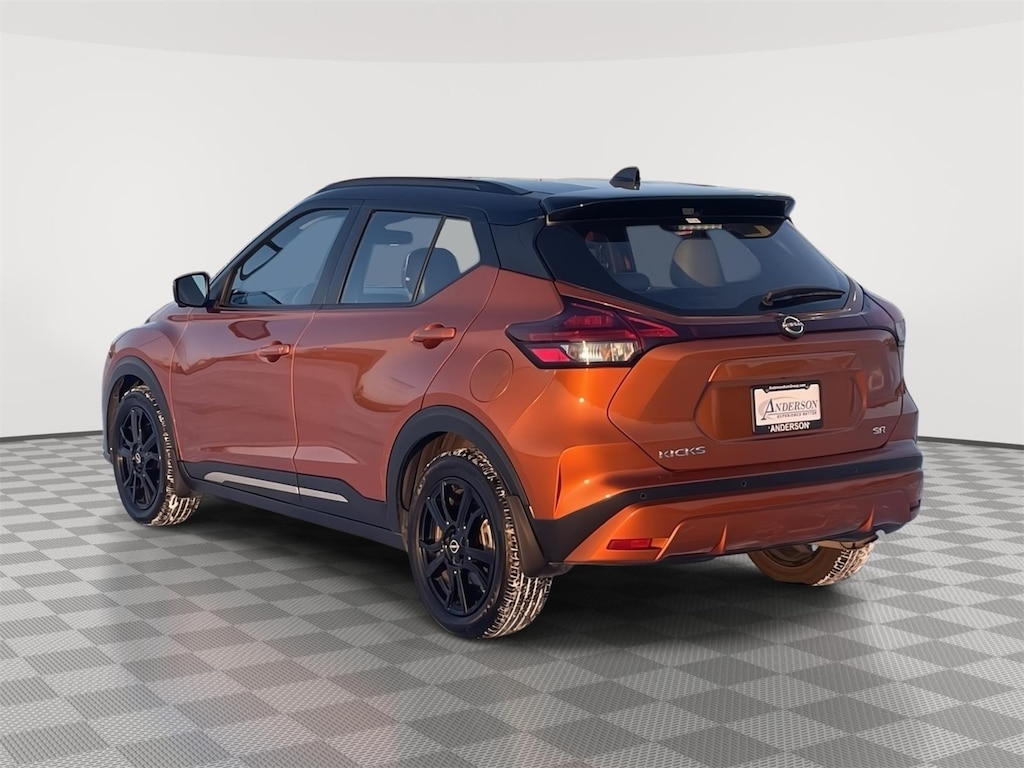 2022 Nissan Kicks SR photo 4