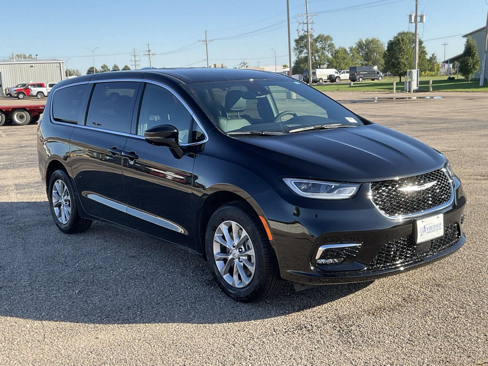 2026 Chrysler Pacifica Select - Photo 6