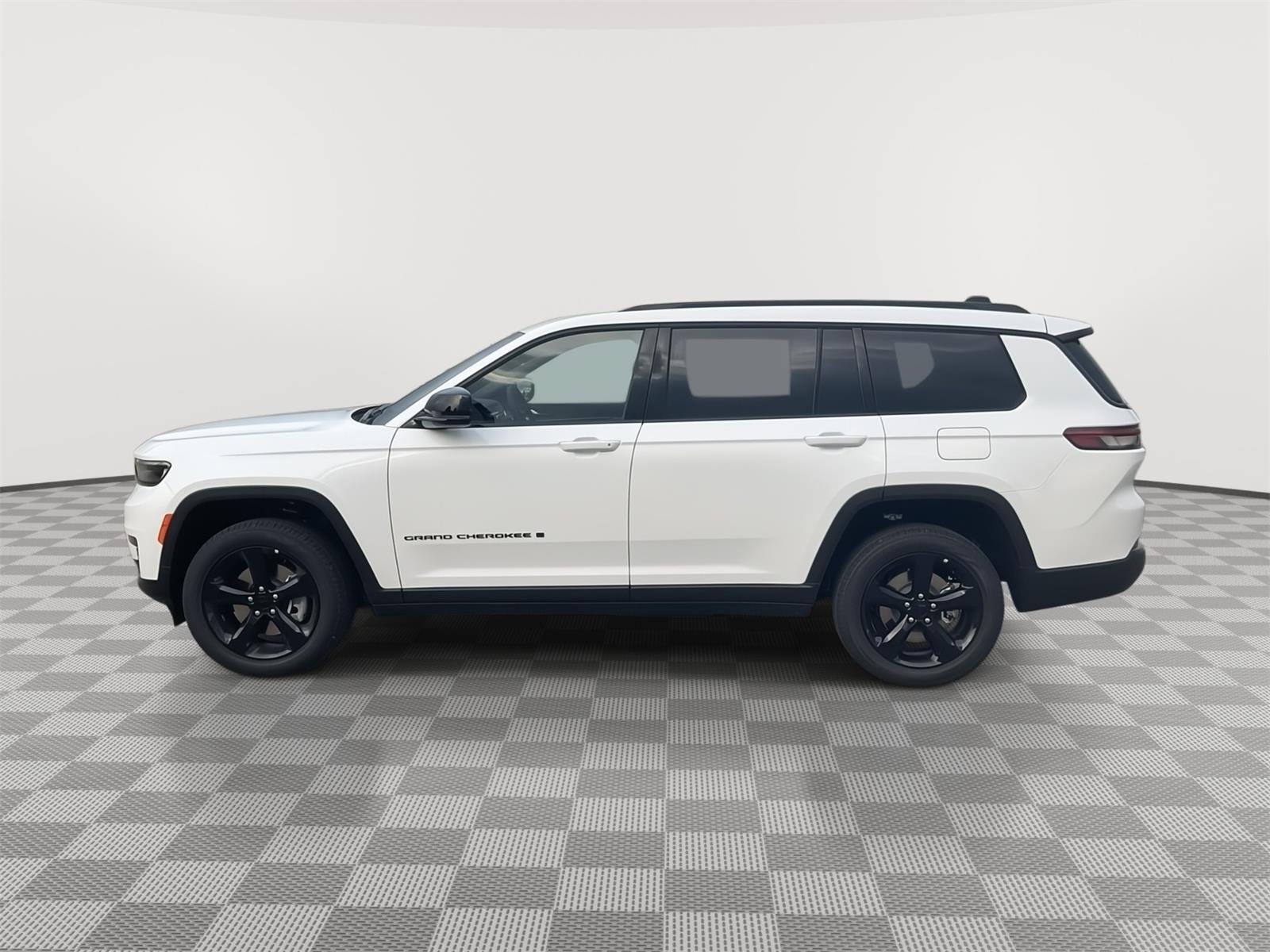 2025 Jeep Grand Cherokee Limited photo 2