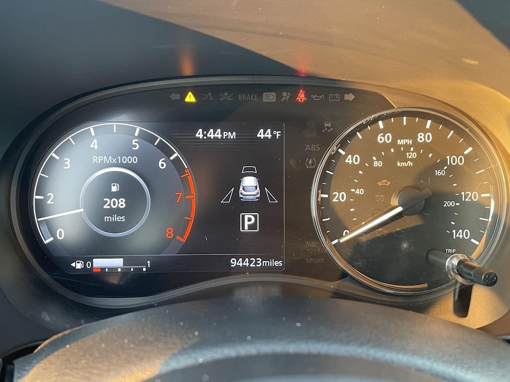 2022 Nissan Kicks SR photo 3