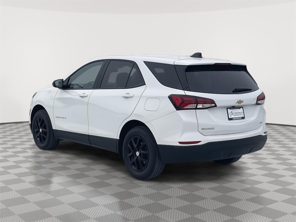 2022 Chevrolet Equinox LS photo 4
