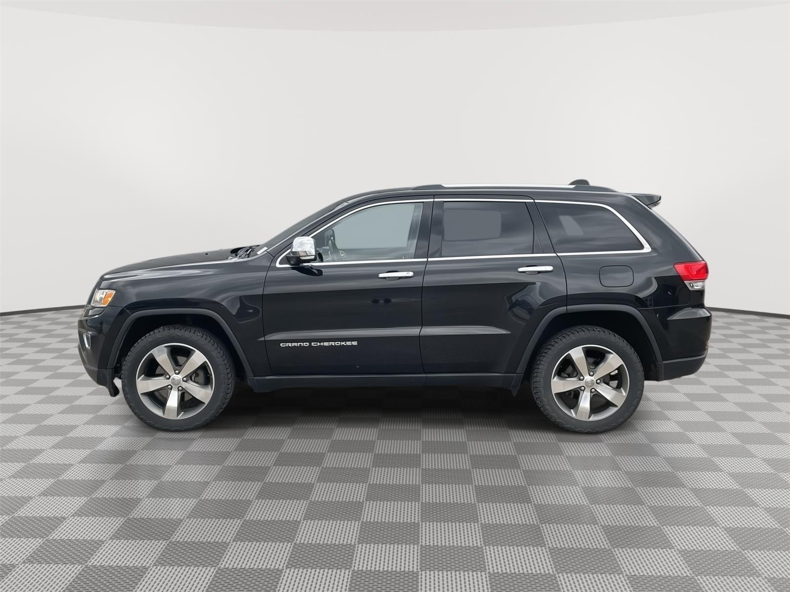 Used 2014 Jeep Grand Cherokee Limited with VIN 1C4RJFBG8EC549551 for sale in Grand Island, NE