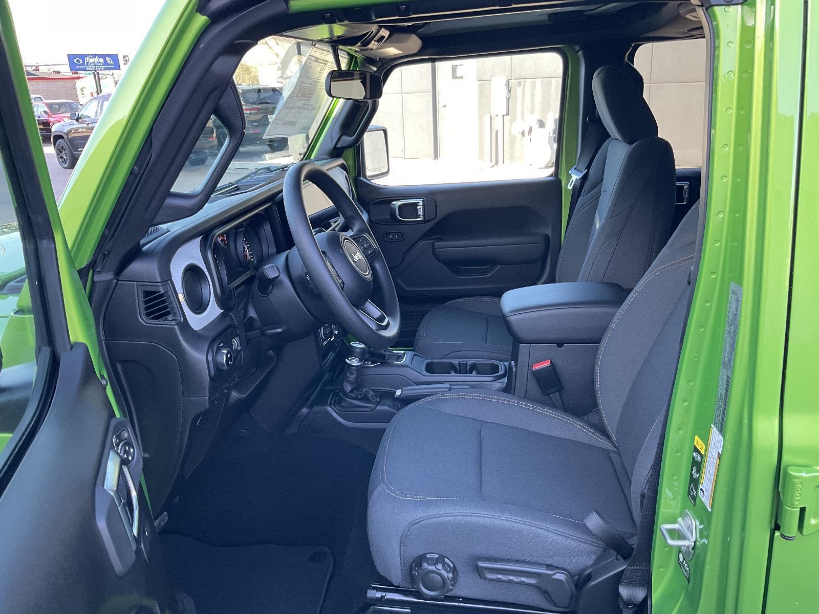 2025 Jeep Gladiator Nighthawk - Photo 19