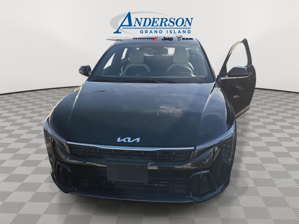 2025 Kia K4 GT-Line Turbo photo 2