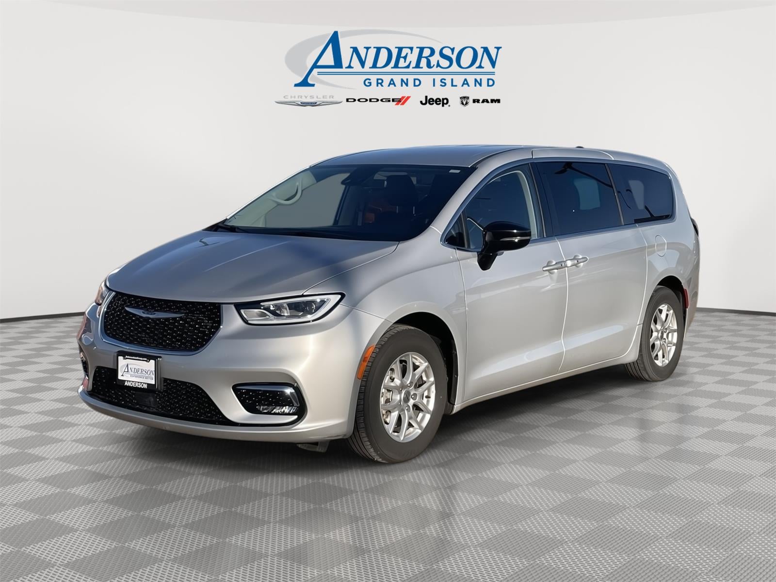 2024 Chrysler Pacifica Touring L's photo