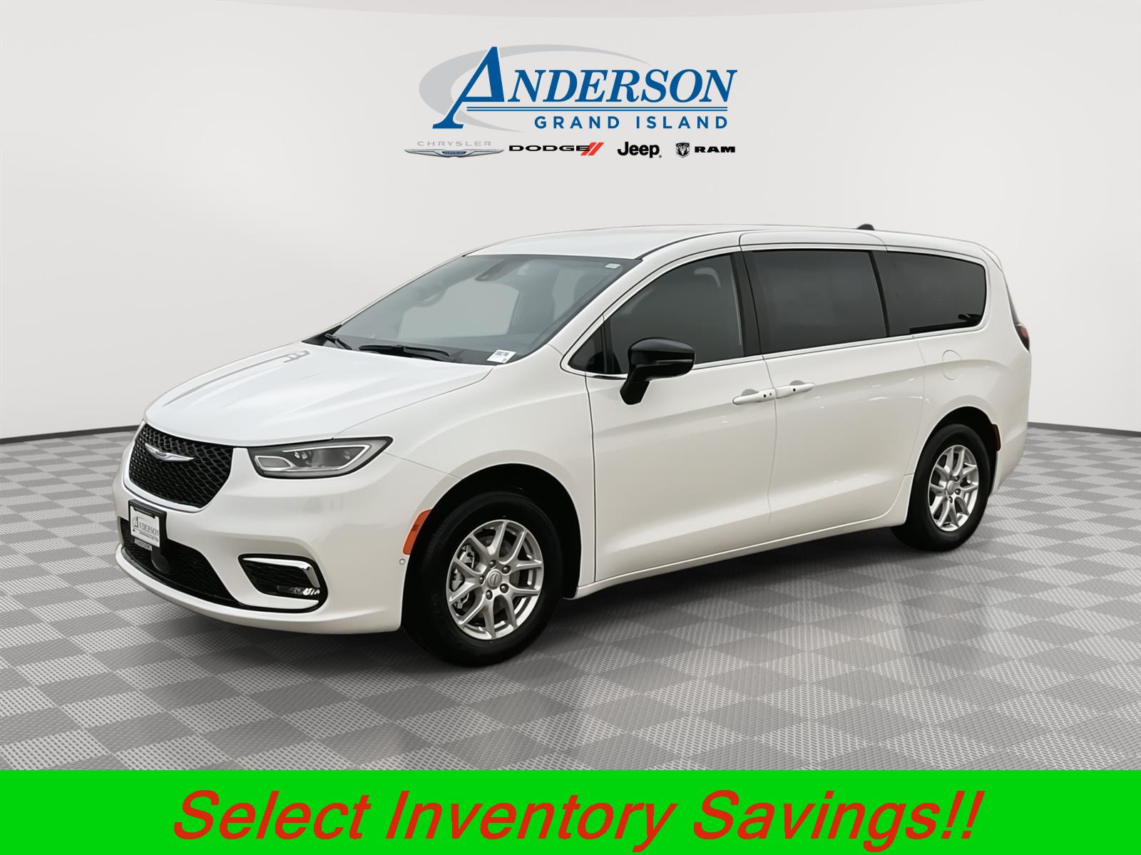 2026 Chrysler Pacifica Select's photo