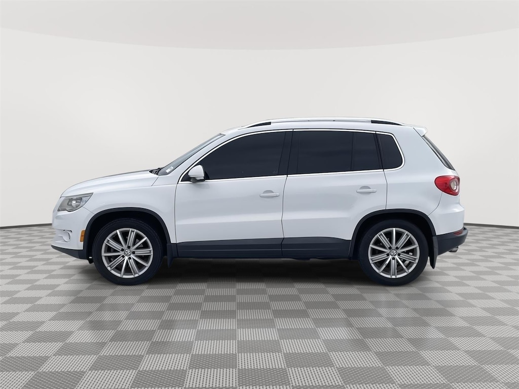 2011 Volkswagen Tiguan SEL photo 3