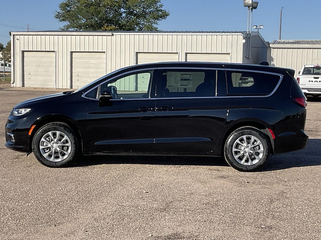 New 2026 Chrysler Pacifica Select Passenger Van
