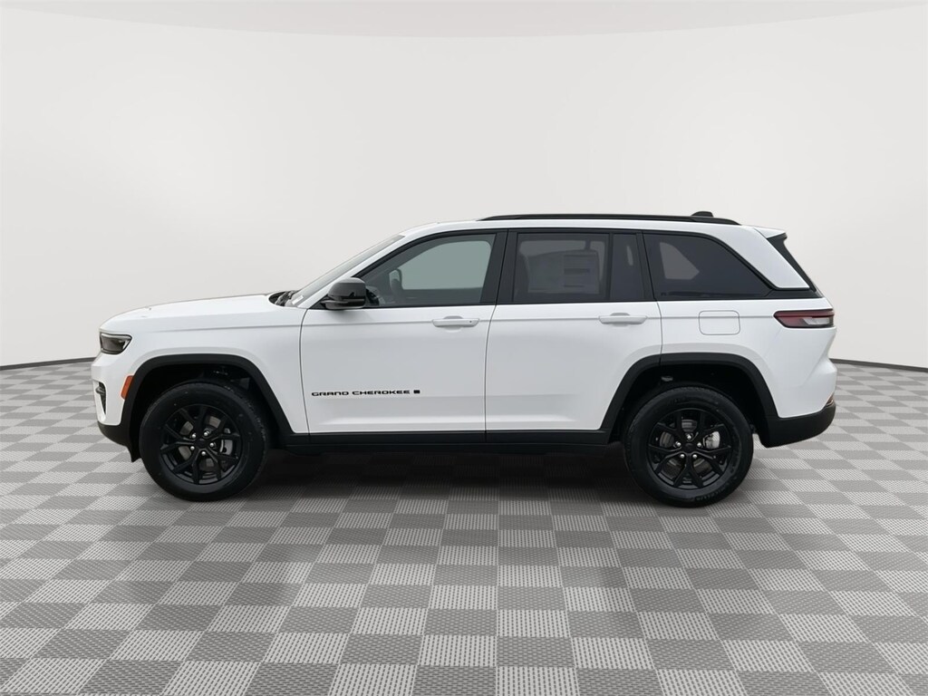 Used 2025 Jeep Grand Cherokee Laredo SUV