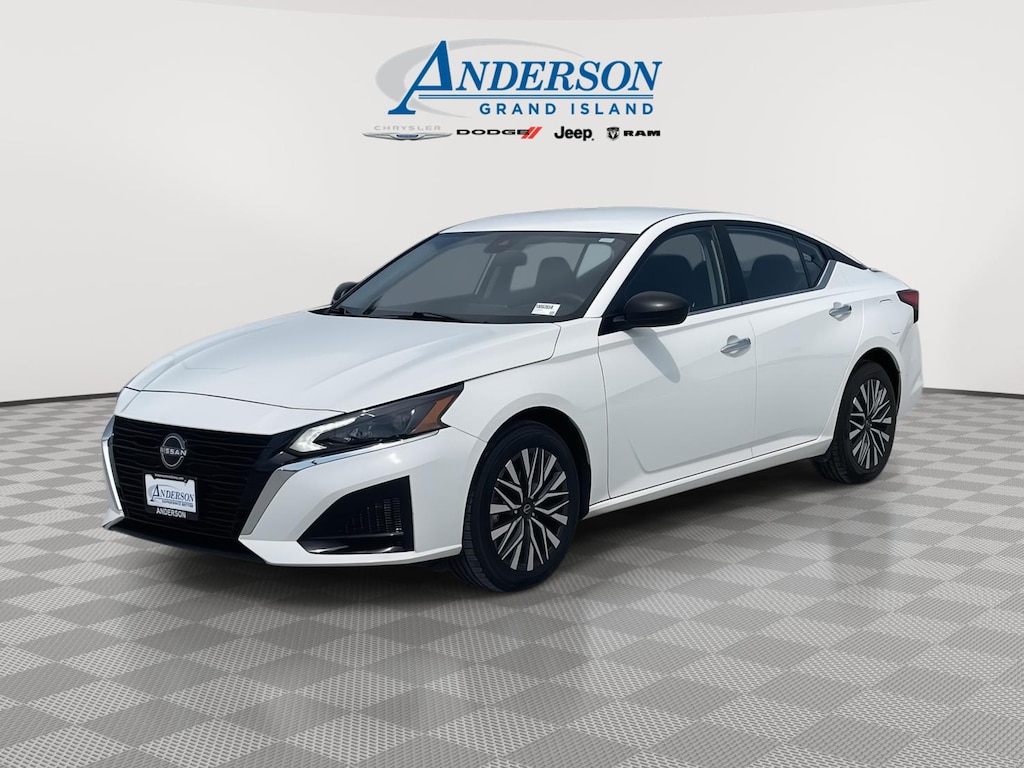 Used 2025 Nissan Altima SV Sedan