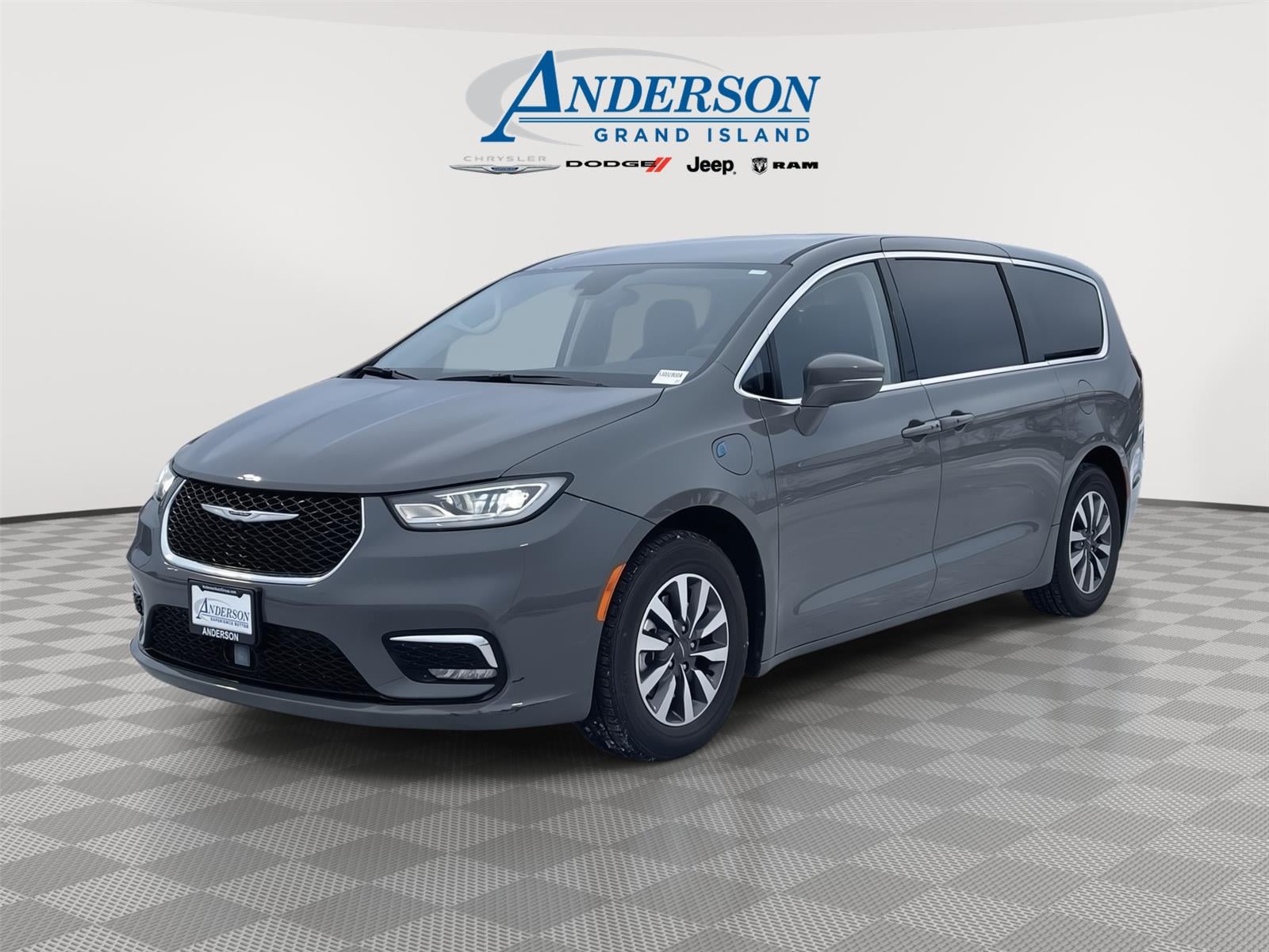 2022 Chrysler Pacifica Hybrid Touring L's photo