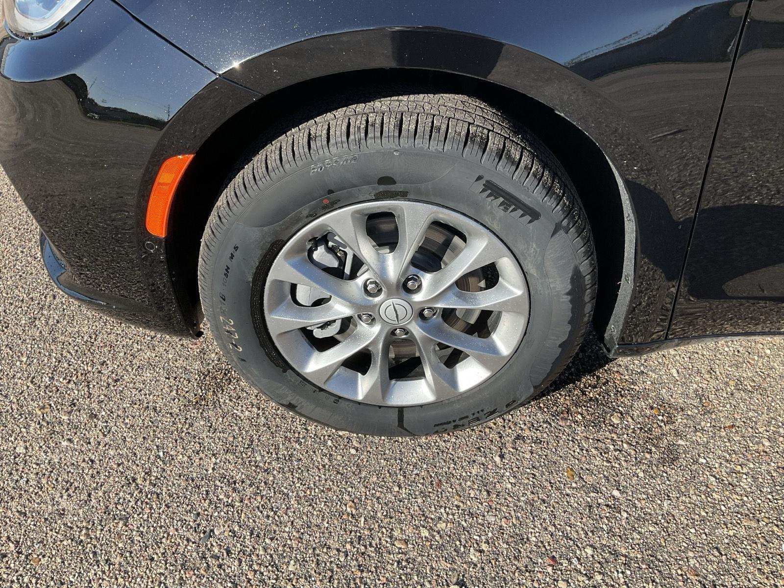 2026 Chrysler Pacifica Select - Photo 16