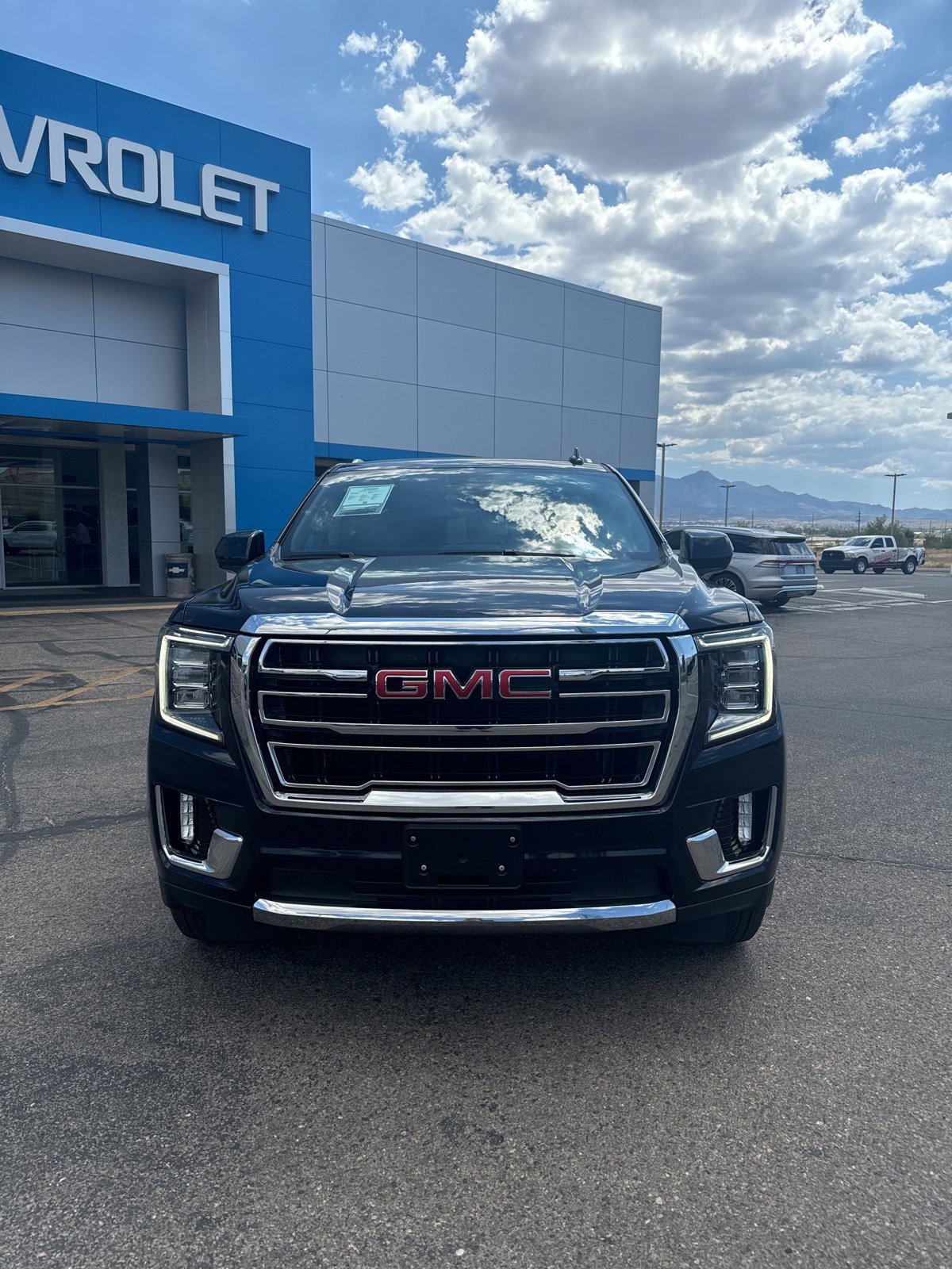 Used 2023 GMC Yukon XL SLT with VIN 1GKS2GKD9PR155135 for sale in Kingman, AZ