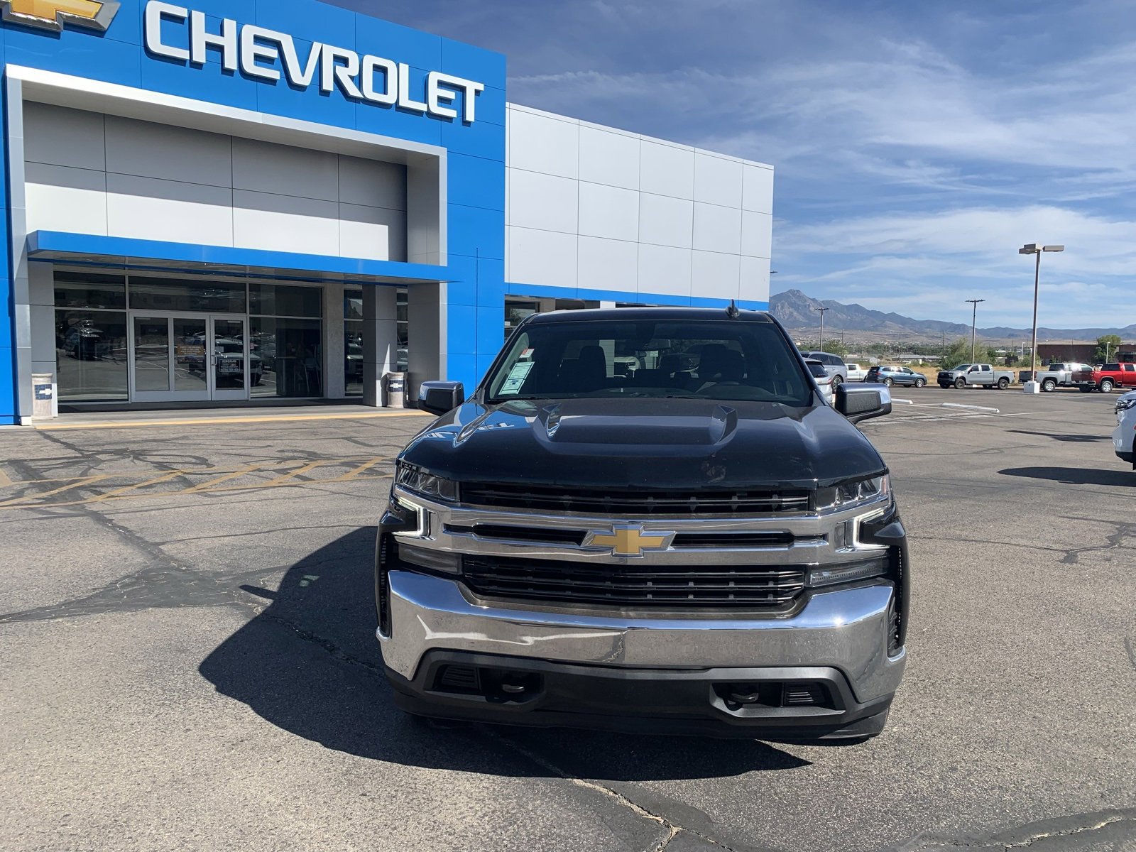 Used 2021 Chevrolet Silverado 1500 LT with VIN 1GCUYDED8MZ241111 for sale in Kingman, AZ