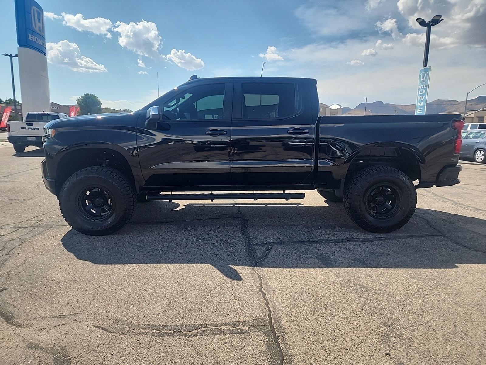 Used 2020 Chevrolet Silverado 1500 LT with VIN 1GCUYDED4LZ199499 for sale in Kingman, AZ