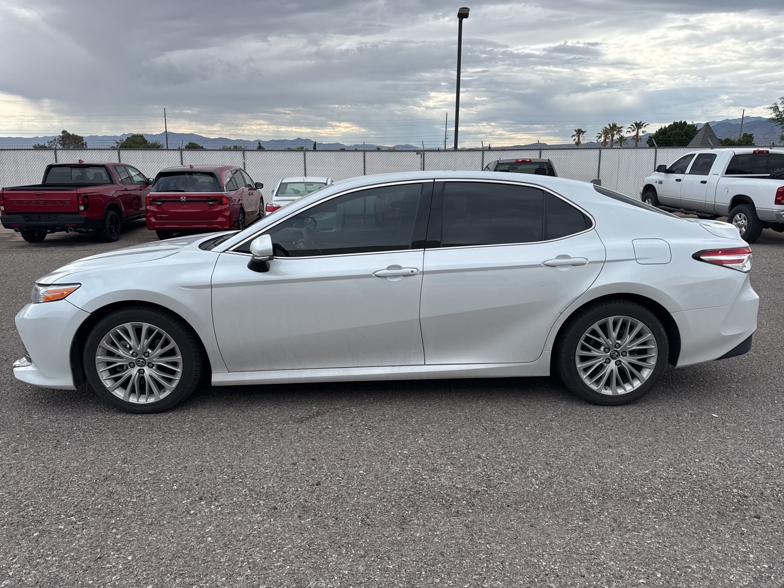 Used 2018 Toyota Camry XLE with VIN 4T1B11HK6JU085174 for sale in Kingman, AZ