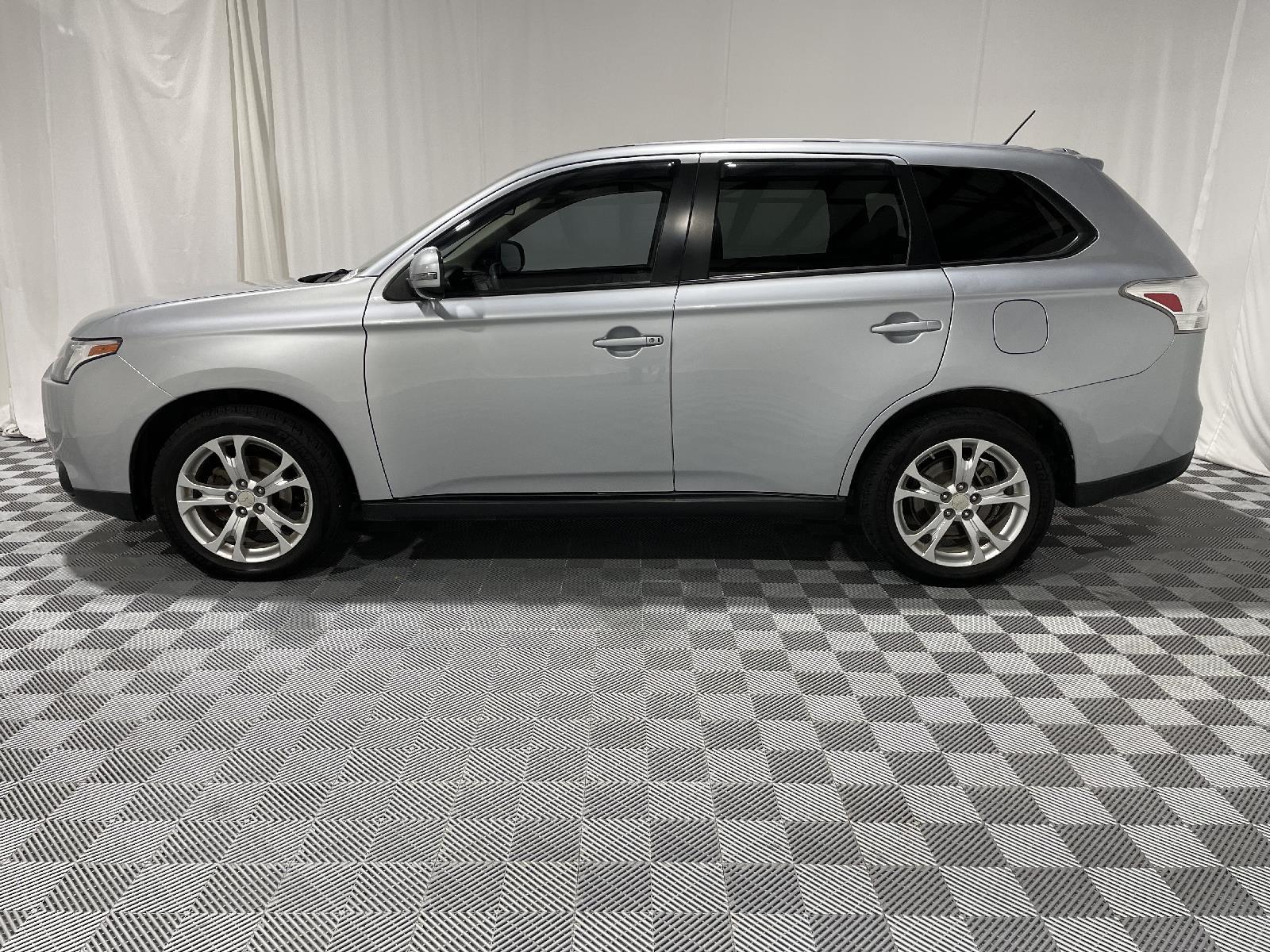 Used 2014 Mitsubishi Outlander SE with VIN JA4AZ3A34EZ002514 for sale in Kansas City