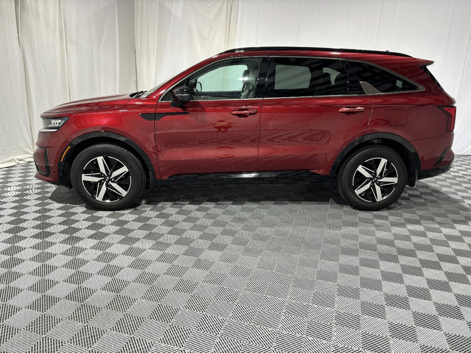 Used 2021 Kia Sorento EX with VIN 5XYRH4LF3MG032657 for sale in Saint Joseph, MO