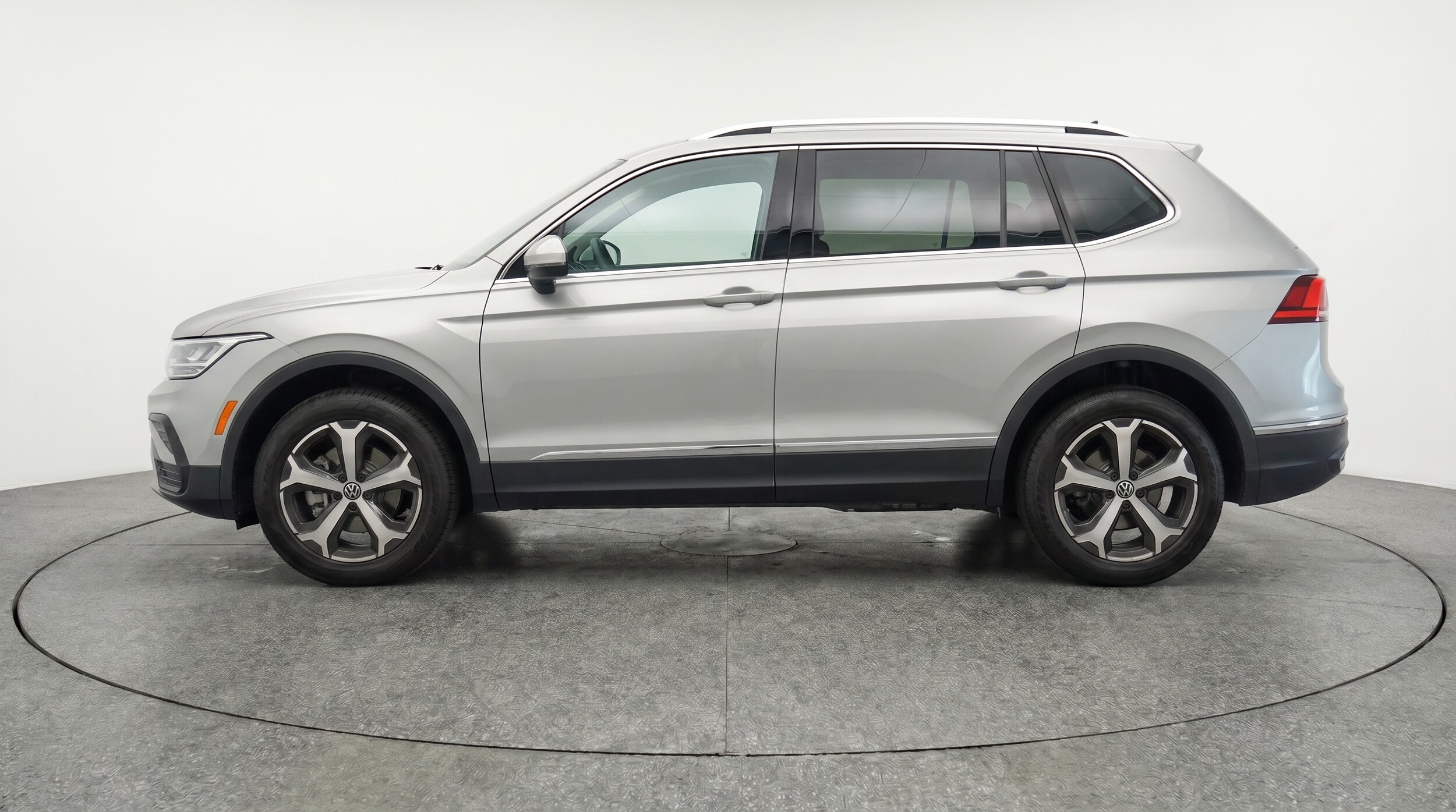Thumbnail: 2026 Volkswagen Tiguan - 4