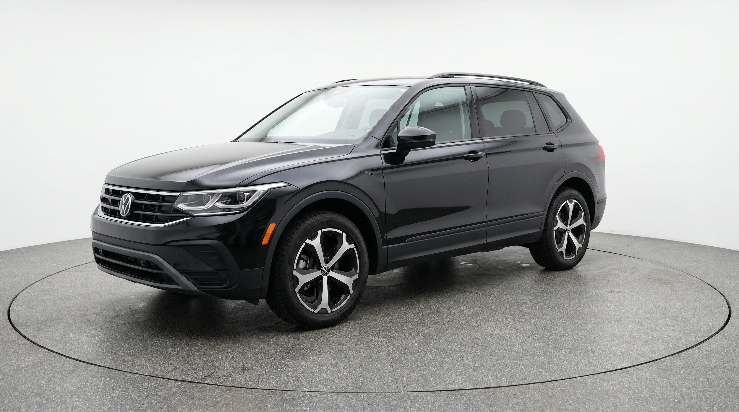 Thumbnail: 2026 Volkswagen Tiguan - 3