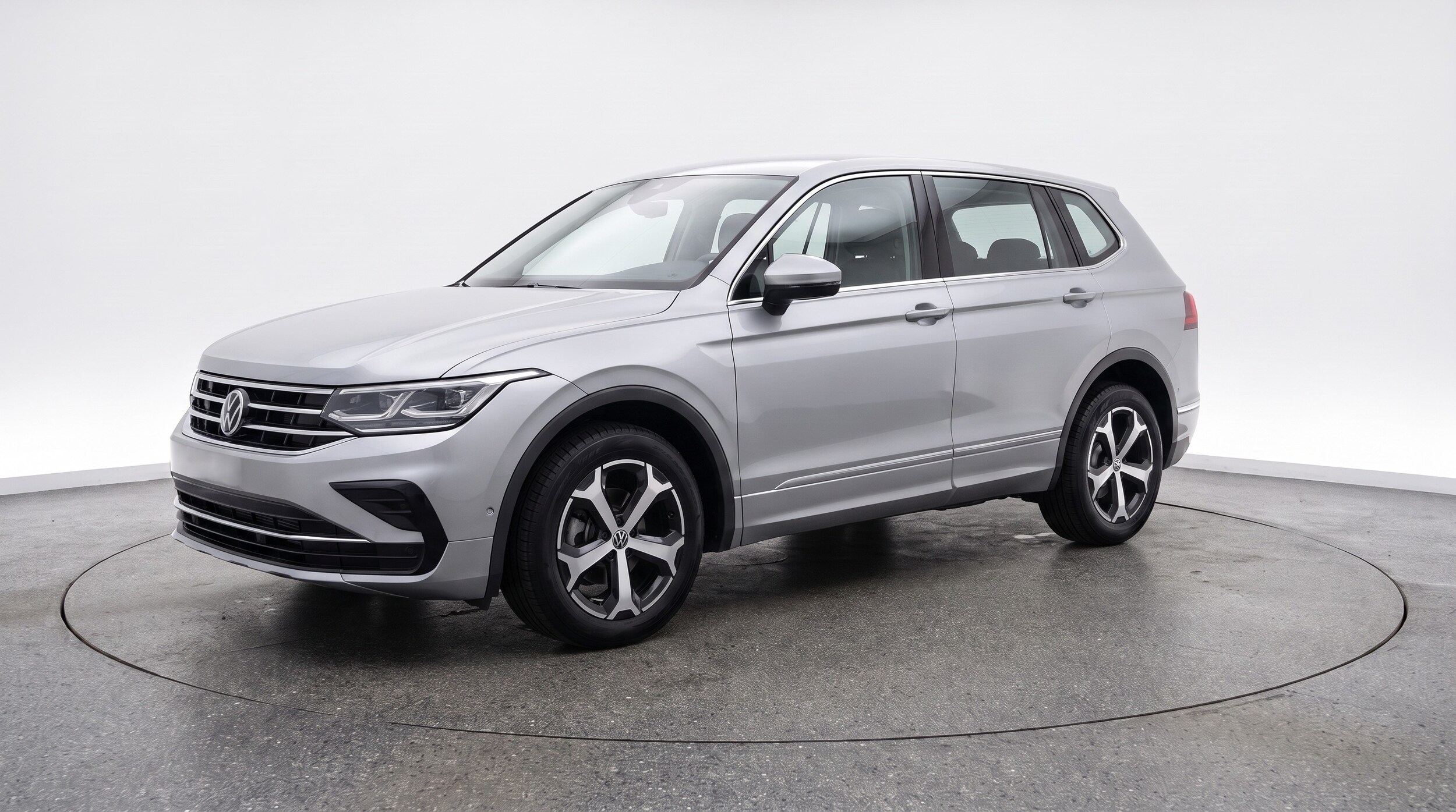 Thumbnail: 2026 Volkswagen Tiguan - 3