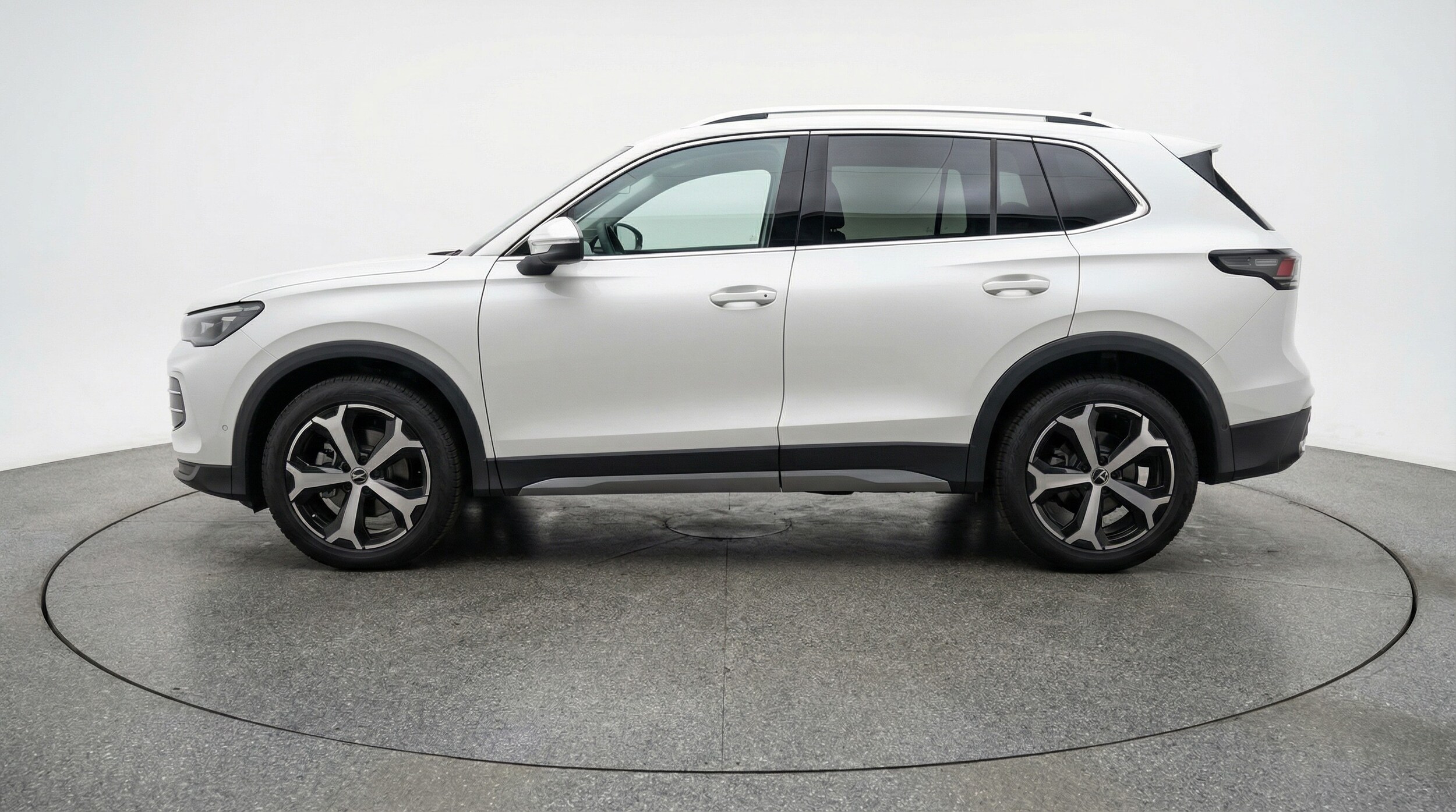 Thumbnail: 2026 Volkswagen Tiguan - 4