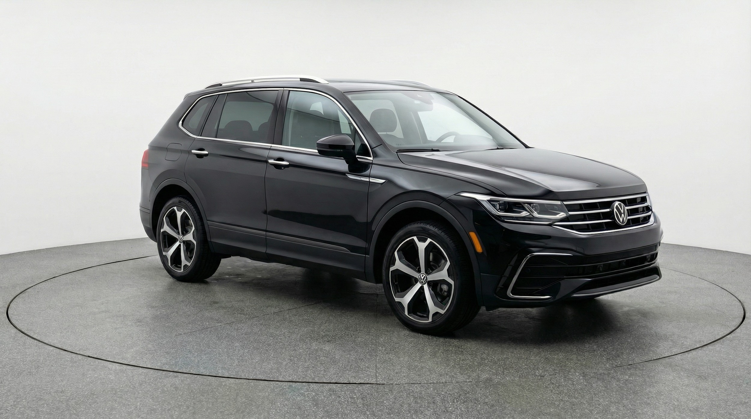 Thumbnail: 2026 Volkswagen Tiguan - 1