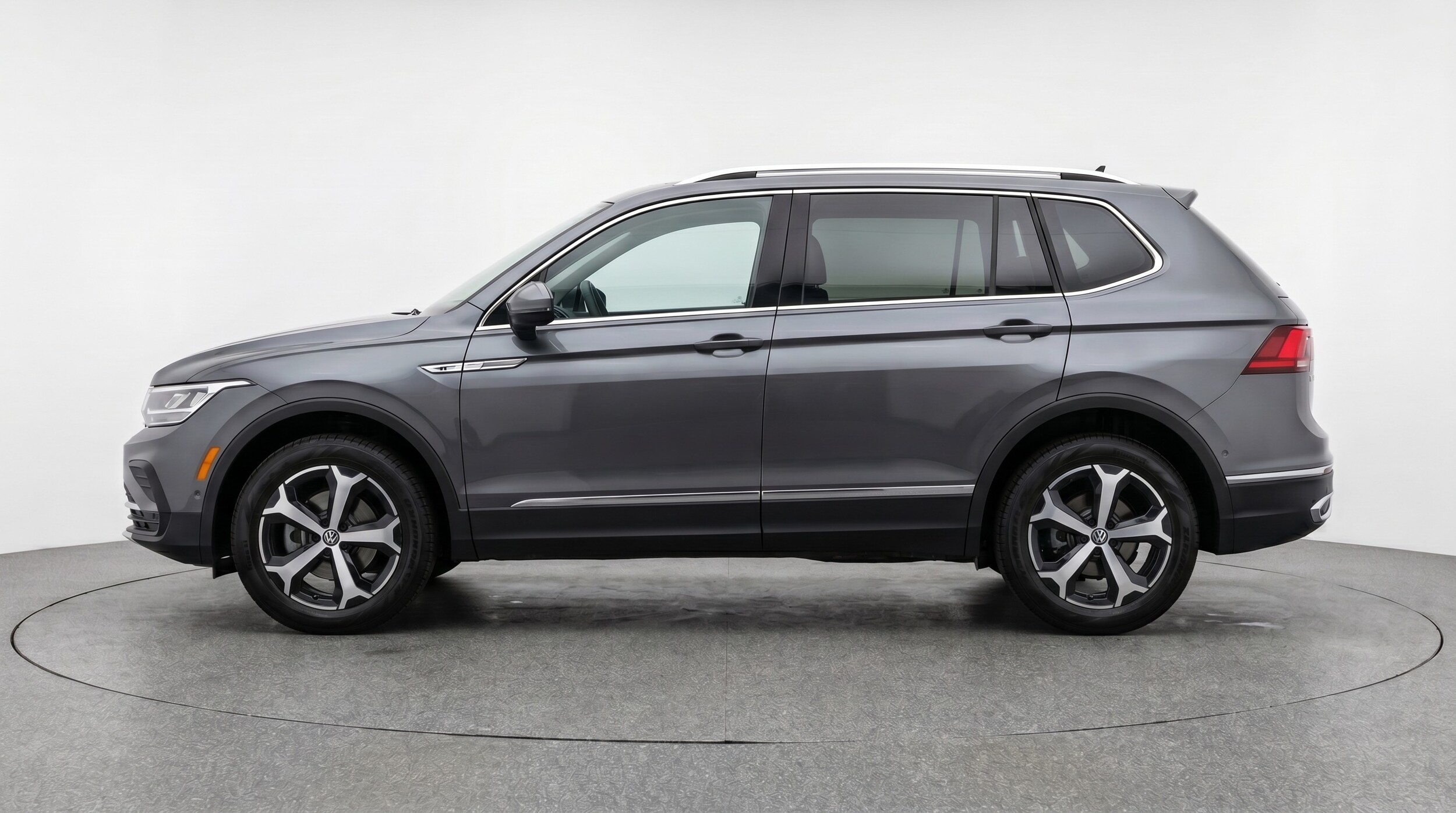 Thumbnail: 2026 Volkswagen Tiguan - 4