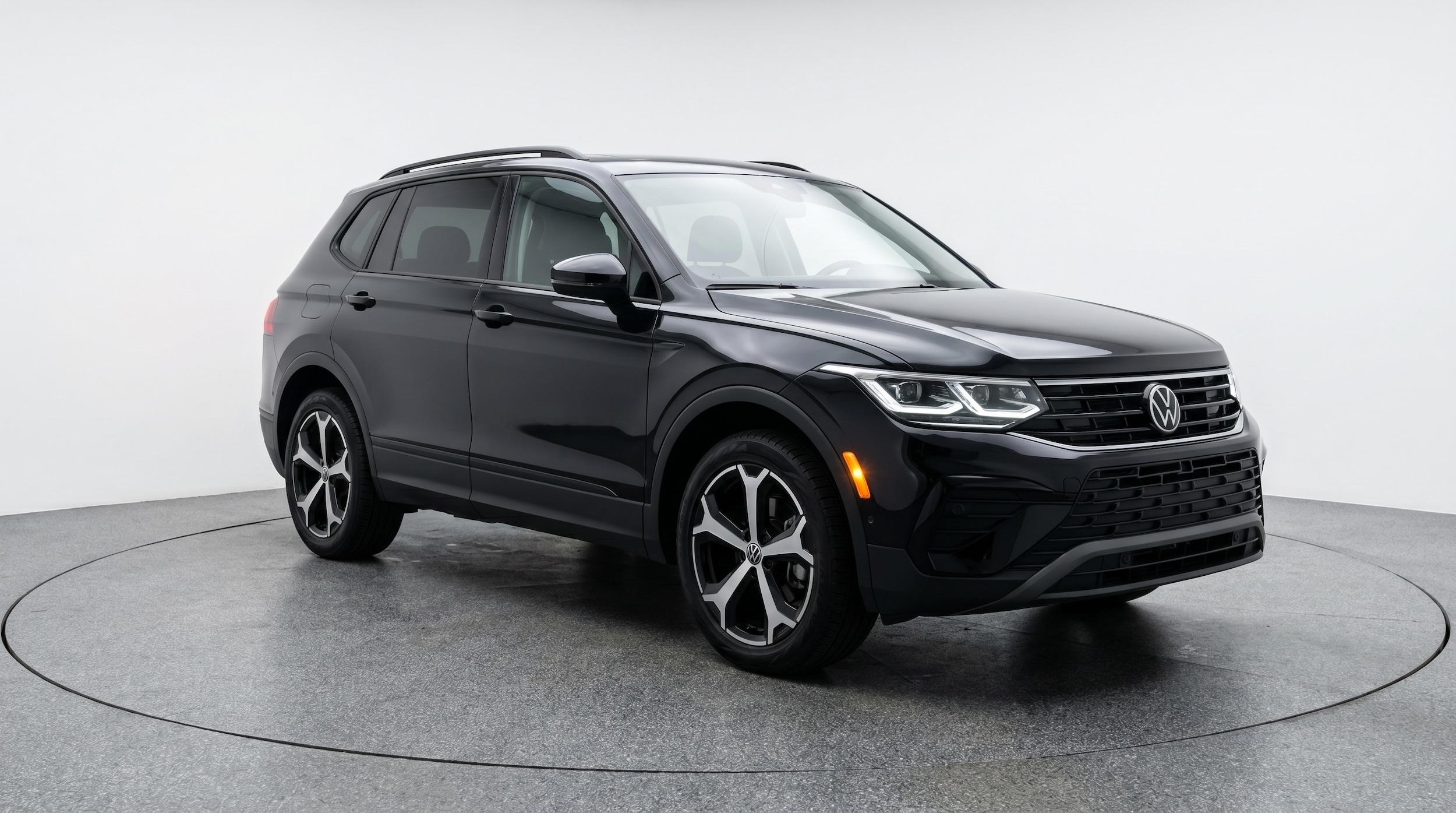 Thumbnail: 2026 Volkswagen Tiguan - 1