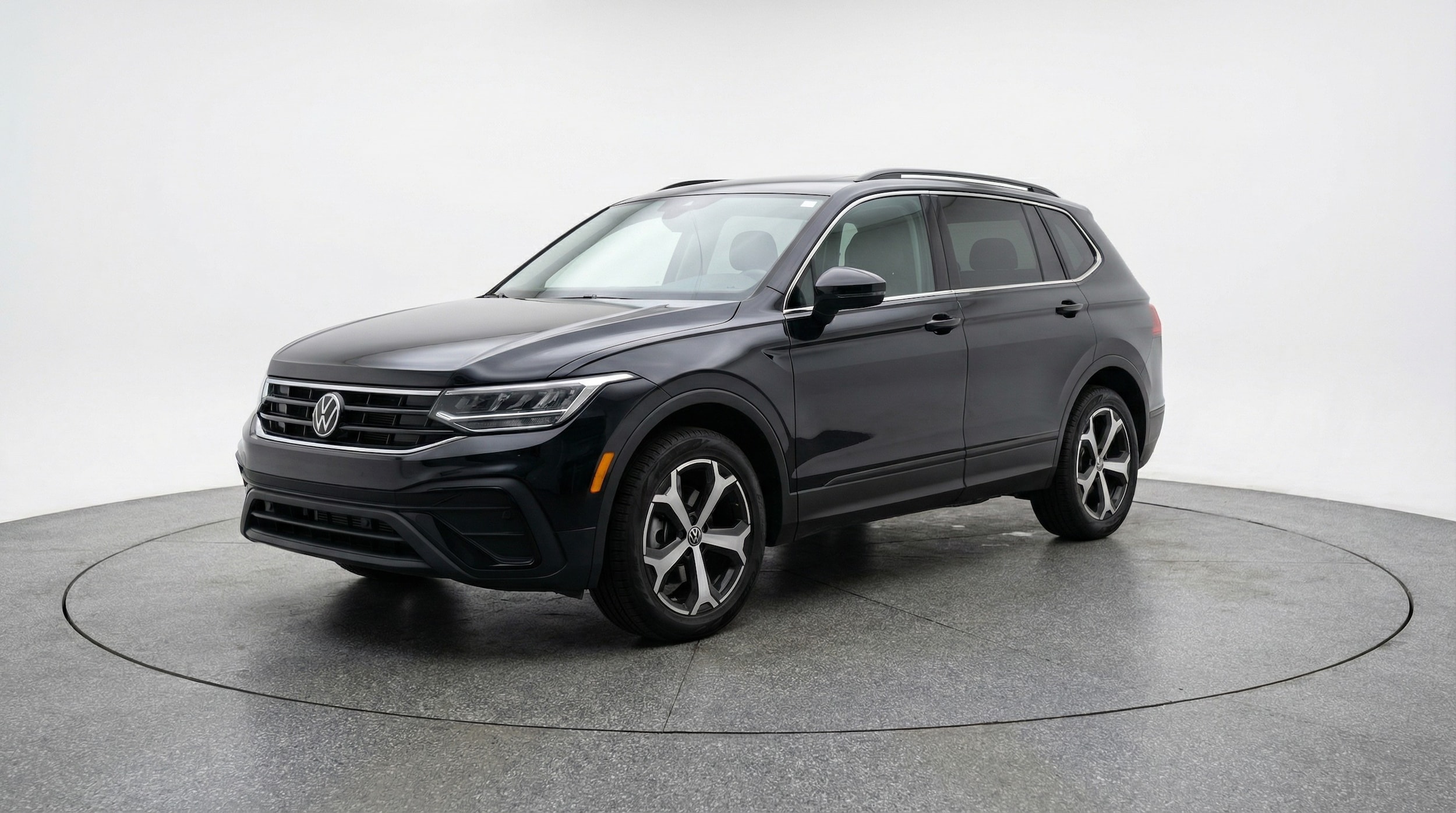 Thumbnail: 2026 Volkswagen Tiguan - 3