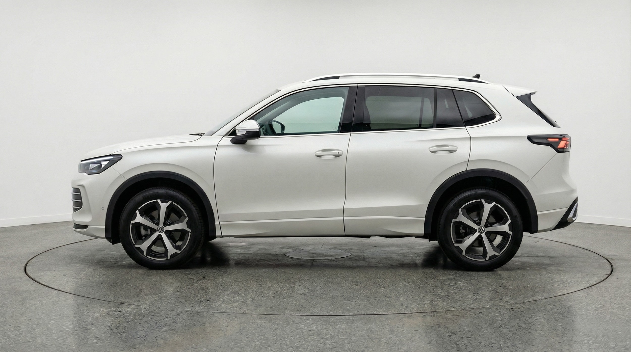 Thumbnail: 2026 Volkswagen Tiguan - 4