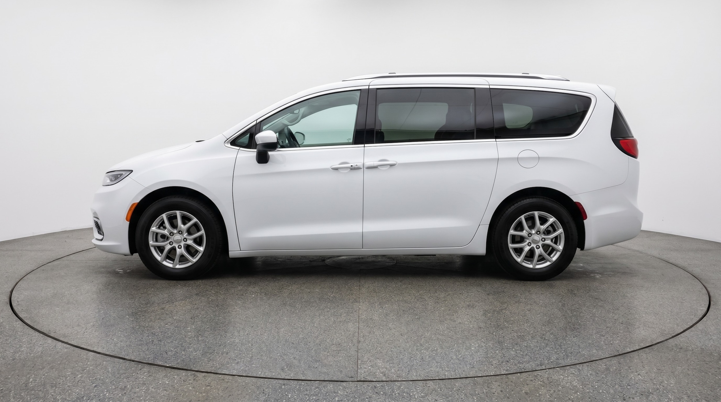 Thumbnail: 2024 Chrysler Voyager - 4